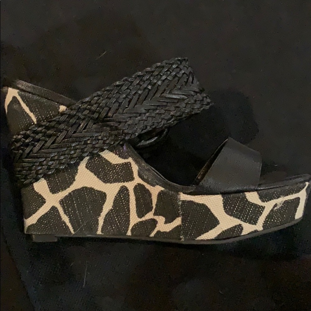 Giraffe platform sandals